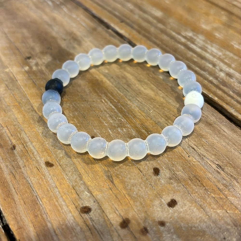 Lokai classic bracelet, size medium